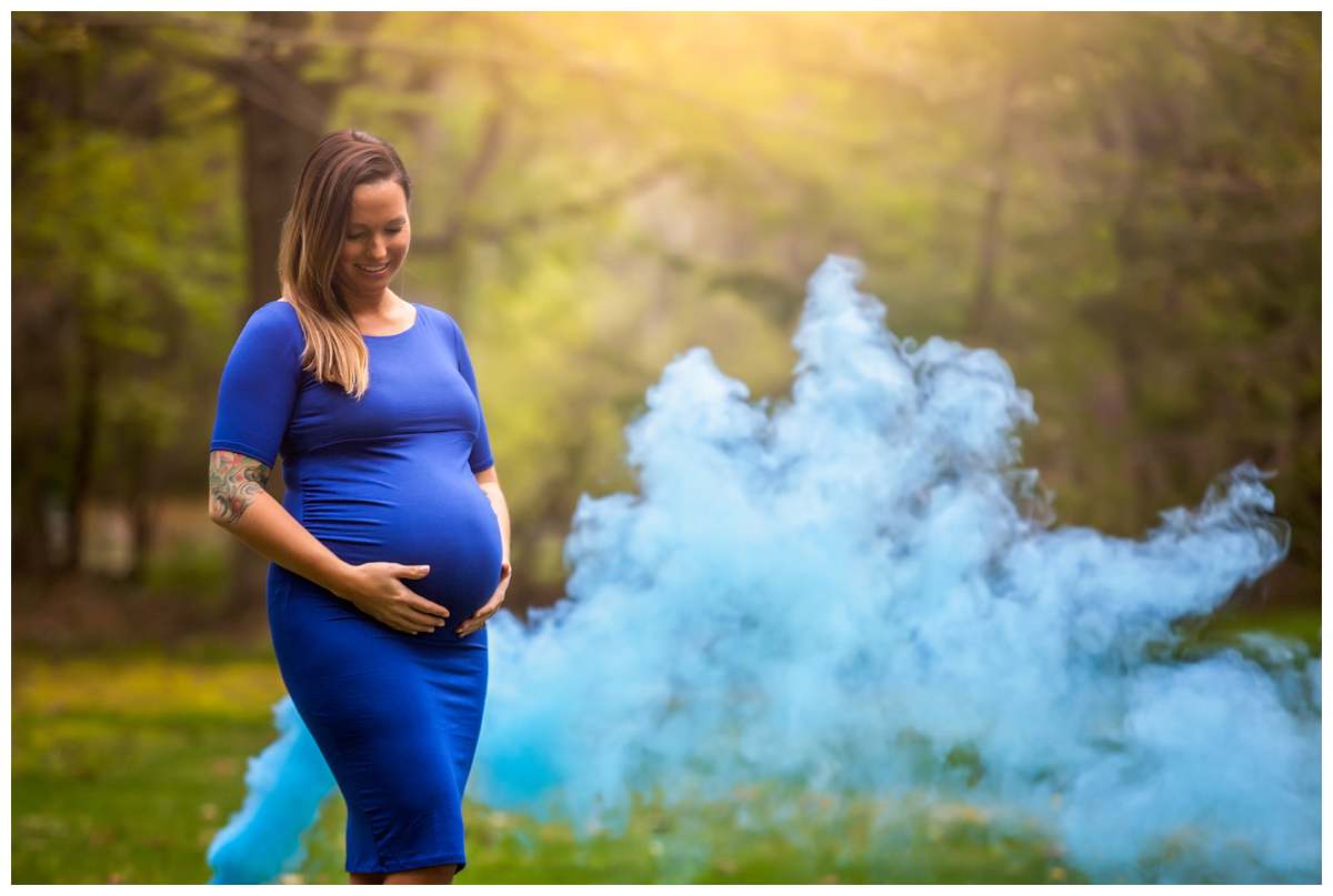 port huron michigan mommy and me maternity session with smokebombs