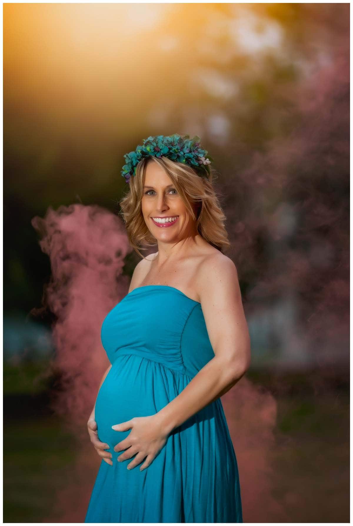 smokebomb maternity photoshoot detroit michigan 
