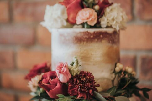Rustic Naked wedding cake detail